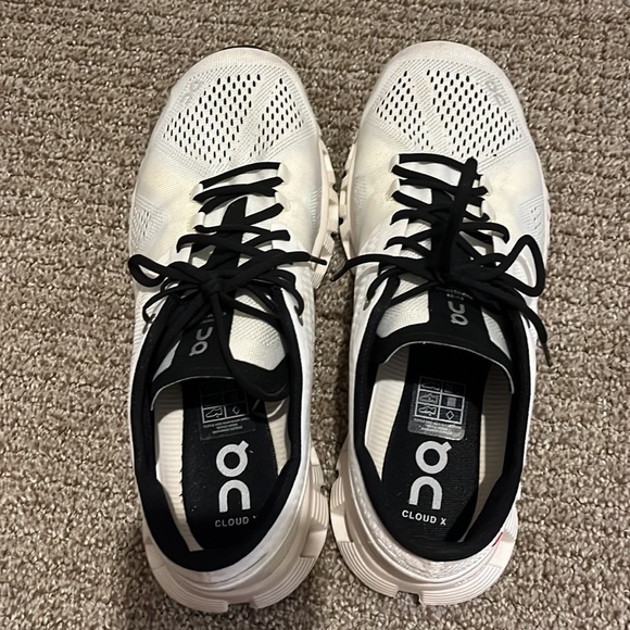 On Cloud Running Shoes Black/White - Picture 3 of 6